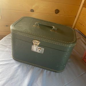 Vintage 1950s Blue leather Makeup tote